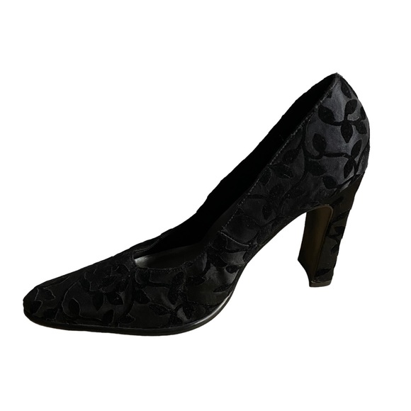 Aldo Women's Black Velvet Floral Leaf Vine Fabric Pump Heels - Picture 3 of 7